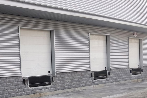 宠物用品出货口现代化装卸货平台