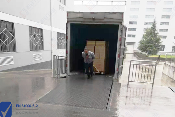 载重10吨的渡板式装卸货平台