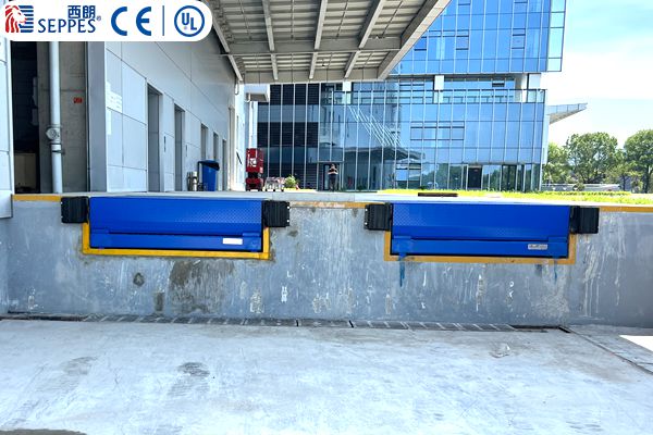 翻板式卸货平台